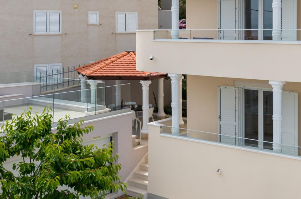 Property building, Balcony/Terrace