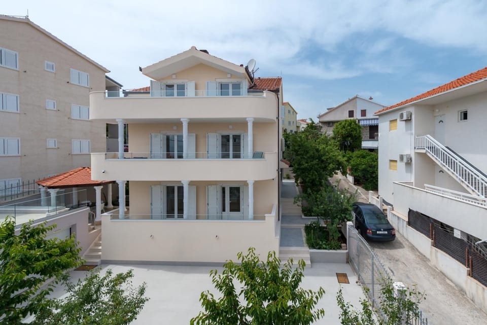 Property building, Neighbourhood, Street view