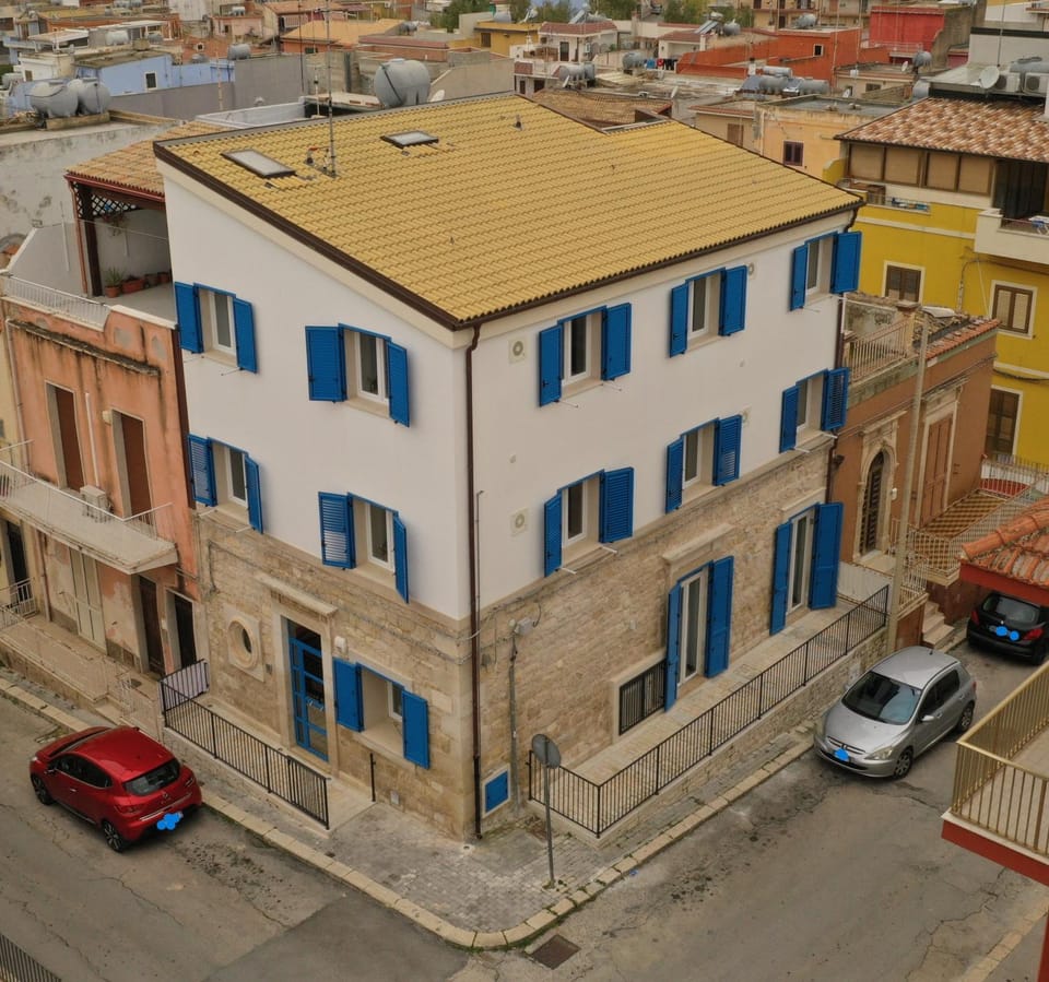 Property building, Facade/entrance