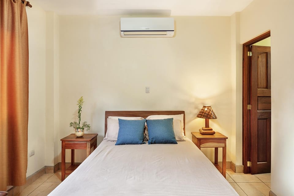 Bed, Photo of the whole room, air conditioner