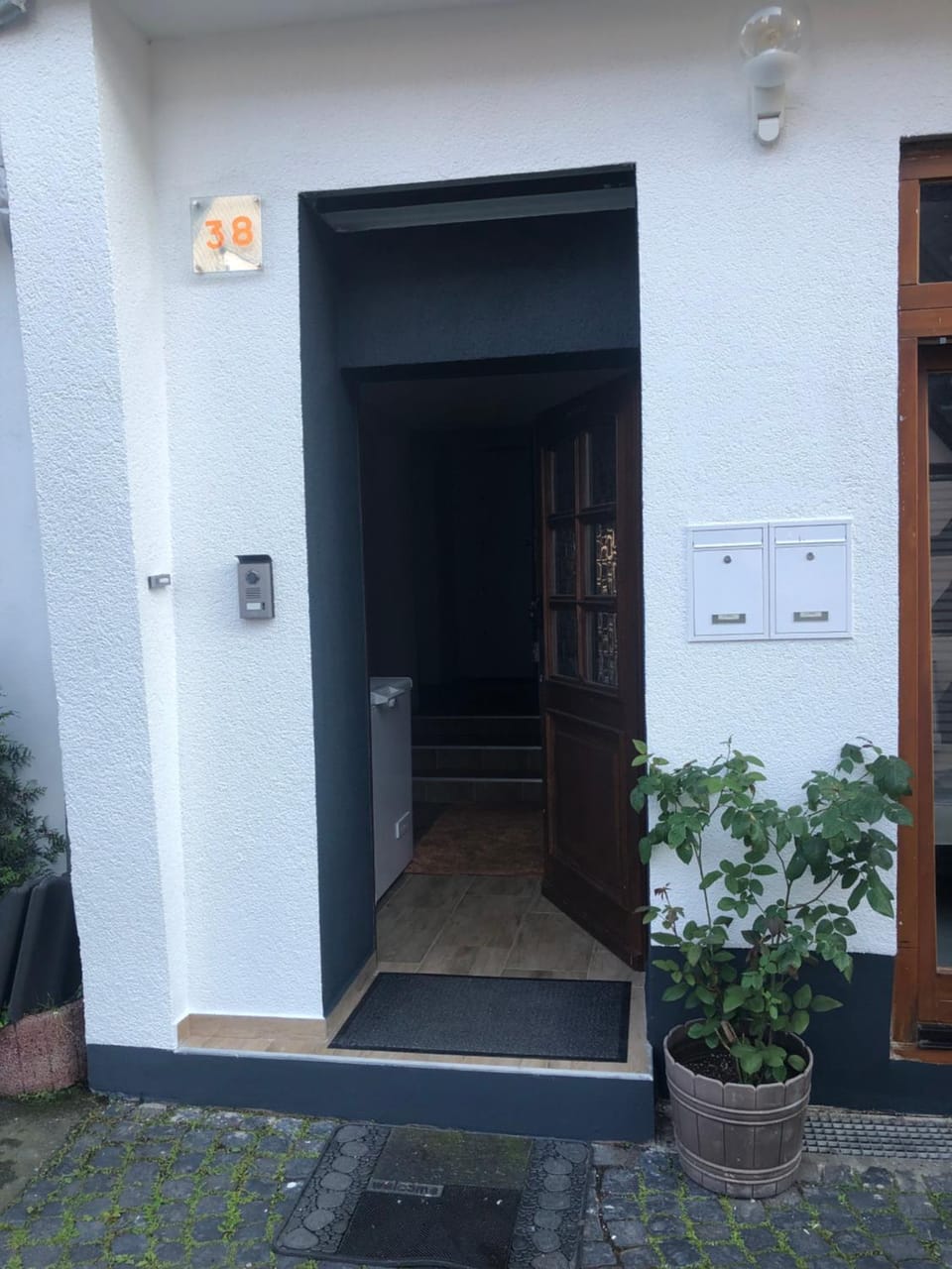 Facade/entrance