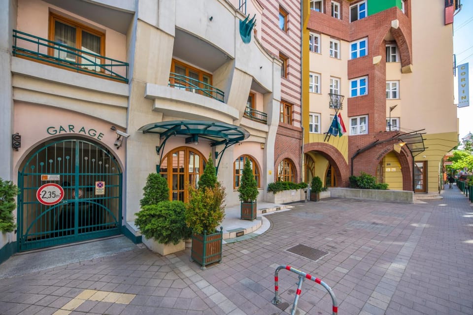 Property building, Facade/entrance, Parking