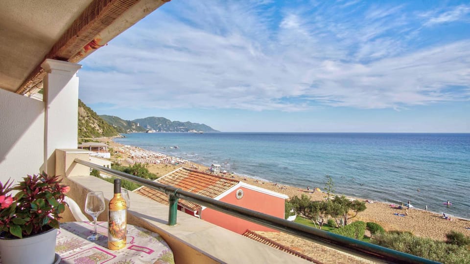 Property building, Balcony/Terrace, Beach, Sea view