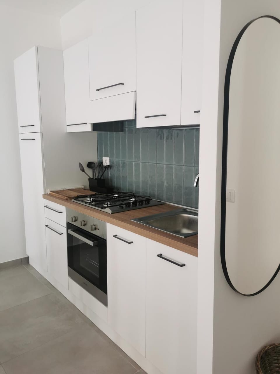 Kitchen or kitchenette
