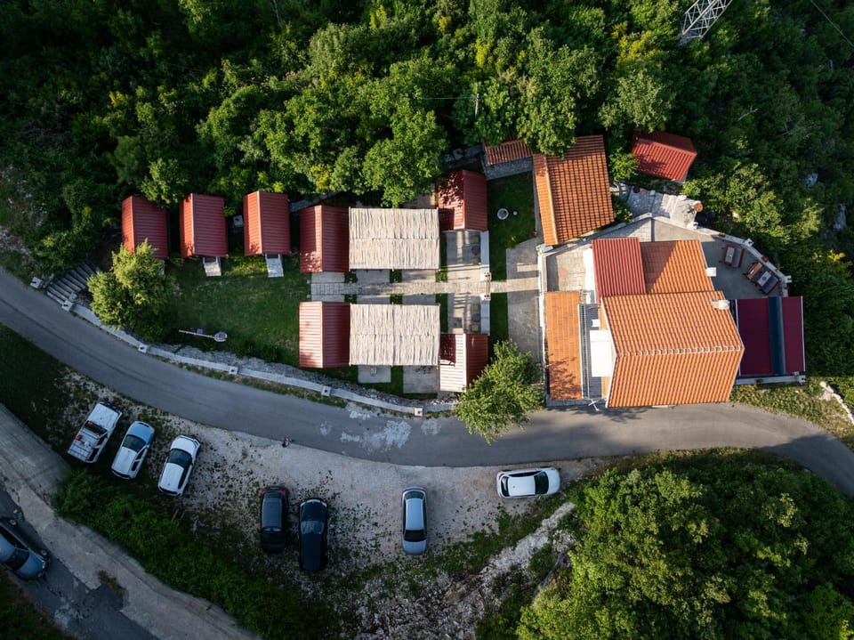 Property building, Neighbourhood, Natural landscape, Bird's eye view, Street view, Location