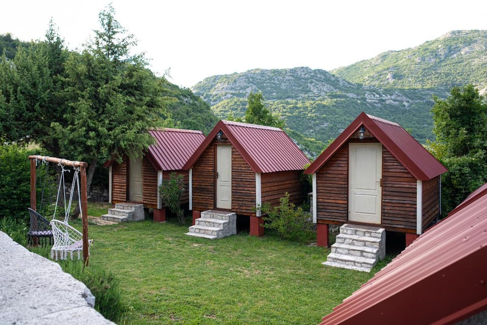 Property building, Natural landscape, Garden, Garden view, Mountain view