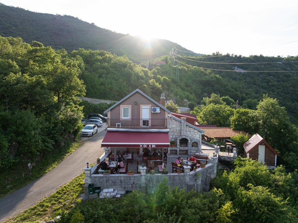 Property building, Neighbourhood, Natural landscape, Bird's eye view, Mountain view