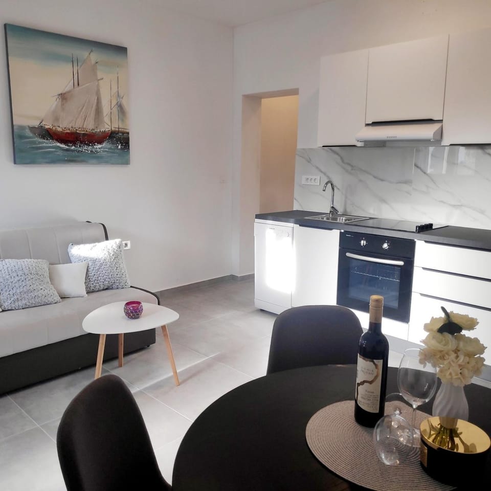 Kitchen or kitchenette, Living room, Dining area
