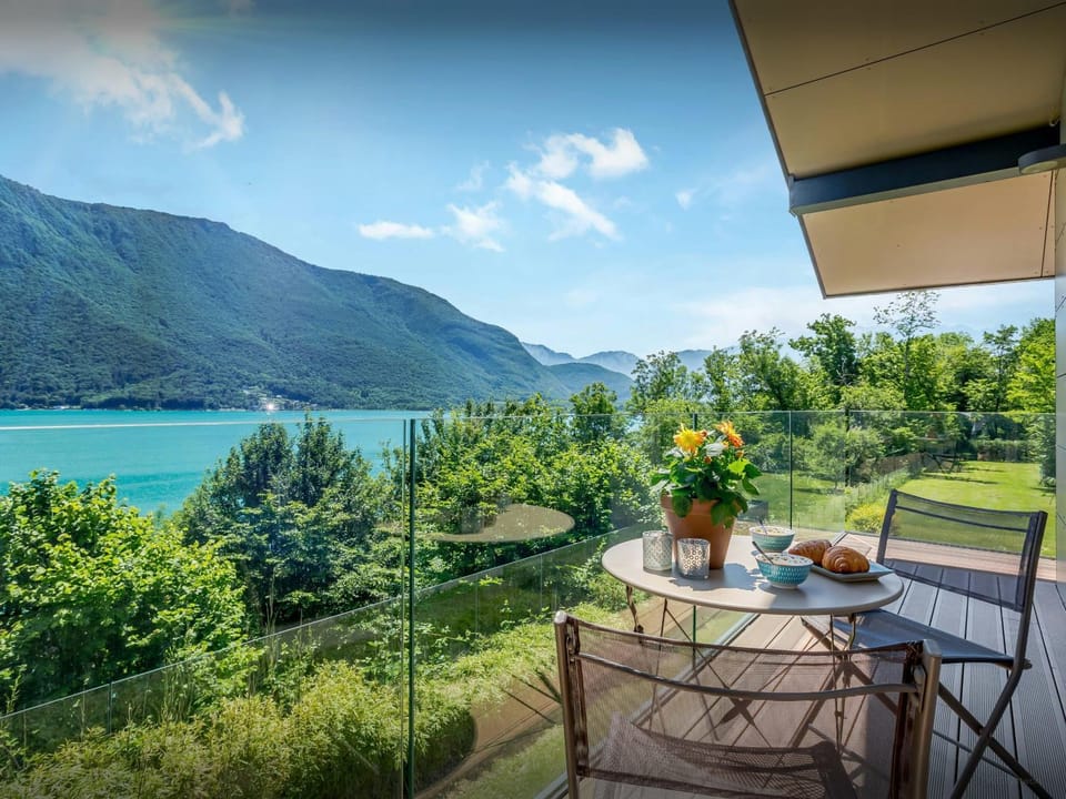 Day, Natural landscape, View (from property/room), Balcony/Terrace, Lake view, Mountain view