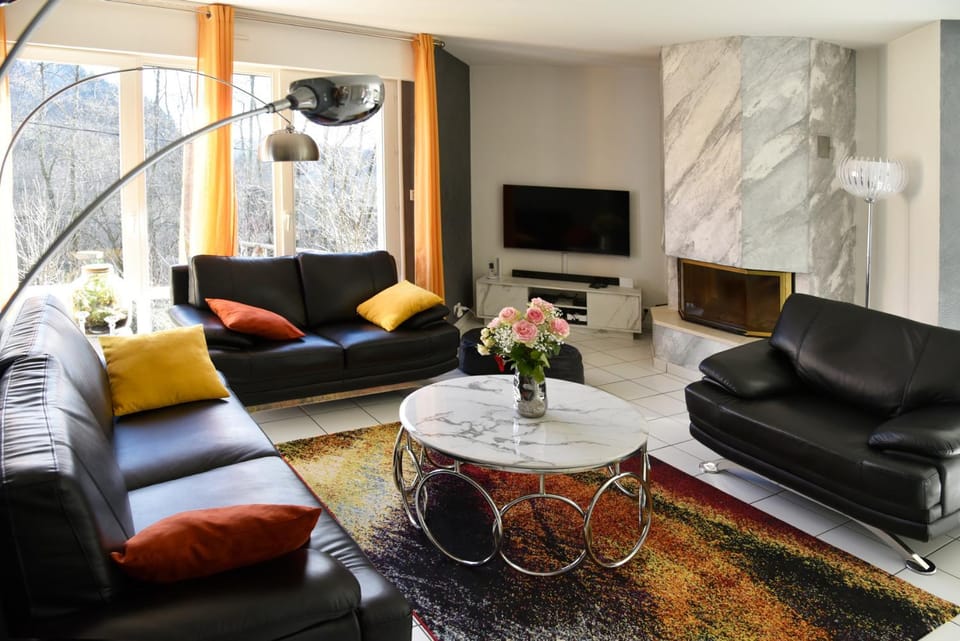 Communal lounge/ TV room, TV and multimedia, Living room, Seating area