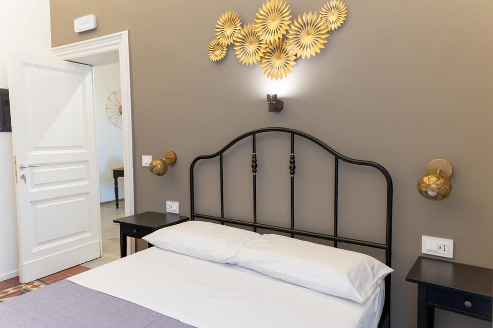Shower, Toilet, Bed, Bathroom, TV and multimedia, Coffee/tea facilities, View (from property/room), Balcony/Terrace, Bedroom, City view, Landmark view, Breakfast, Italian breakfast, bidet, furniture, internet, locker, safe, air conditioner