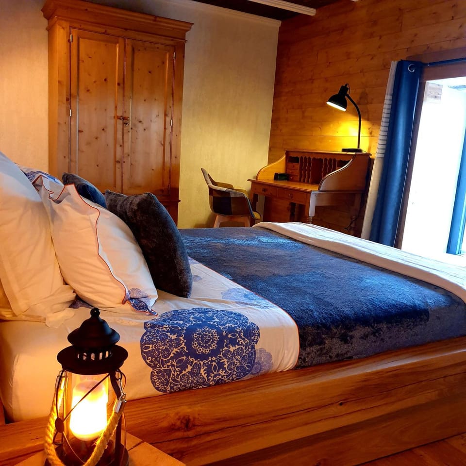 Bed, Photo of the whole room, Bedroom