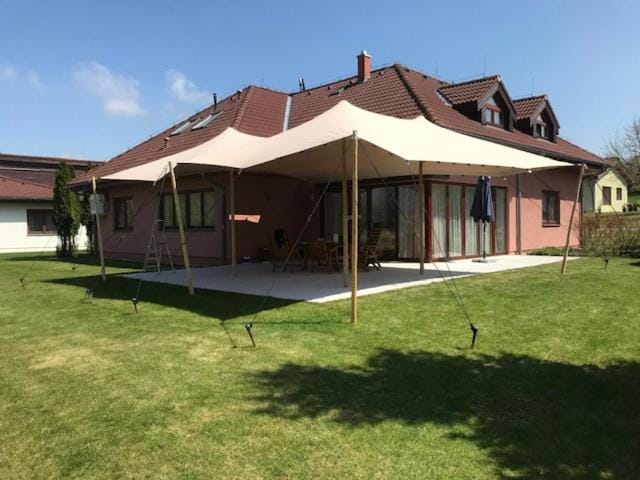 Property building, Garden, Balcony/Terrace