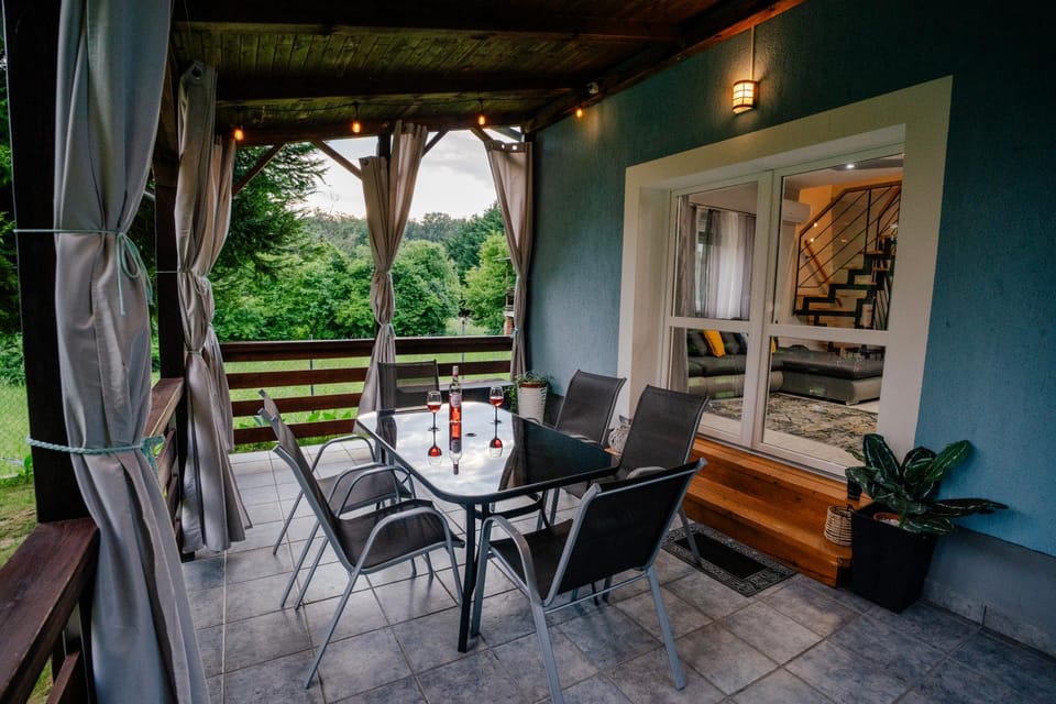 Garden, View (from property/room), Balcony/Terrace, Dining area, Garden view