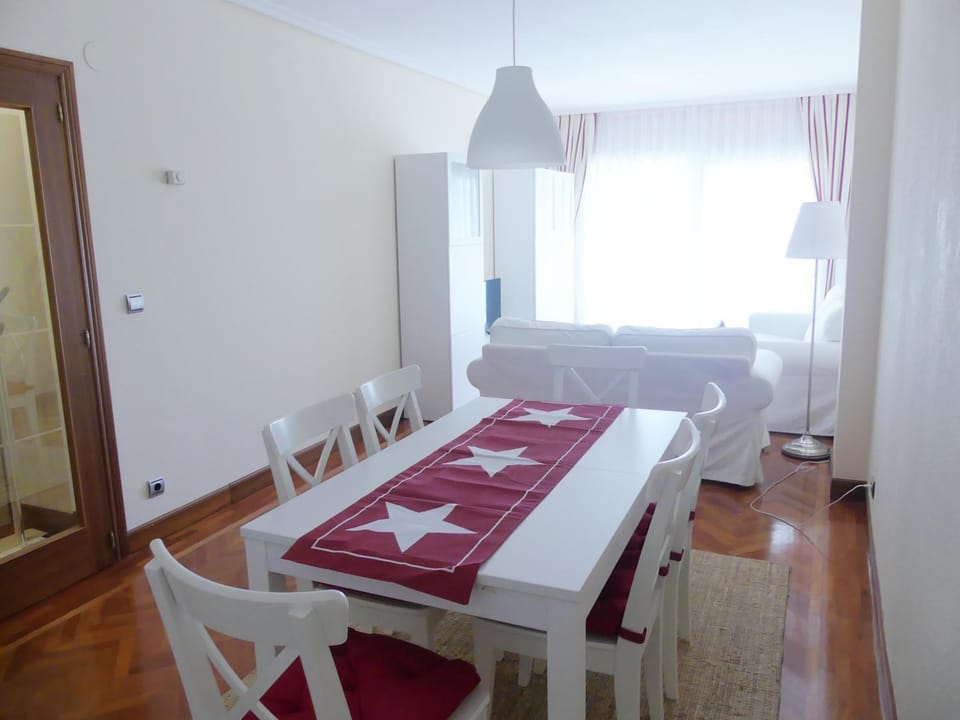 Apartamento luminoso, funcional y amplio en zona hospitalaria Apartment in Pamplona