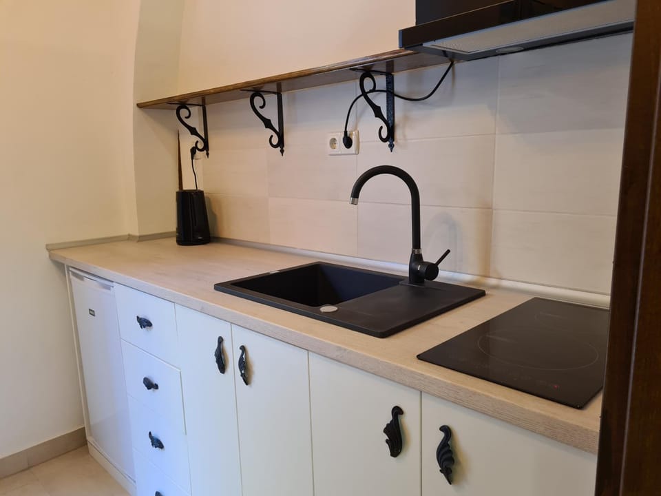 Kitchen or kitchenette, Communal kitchen