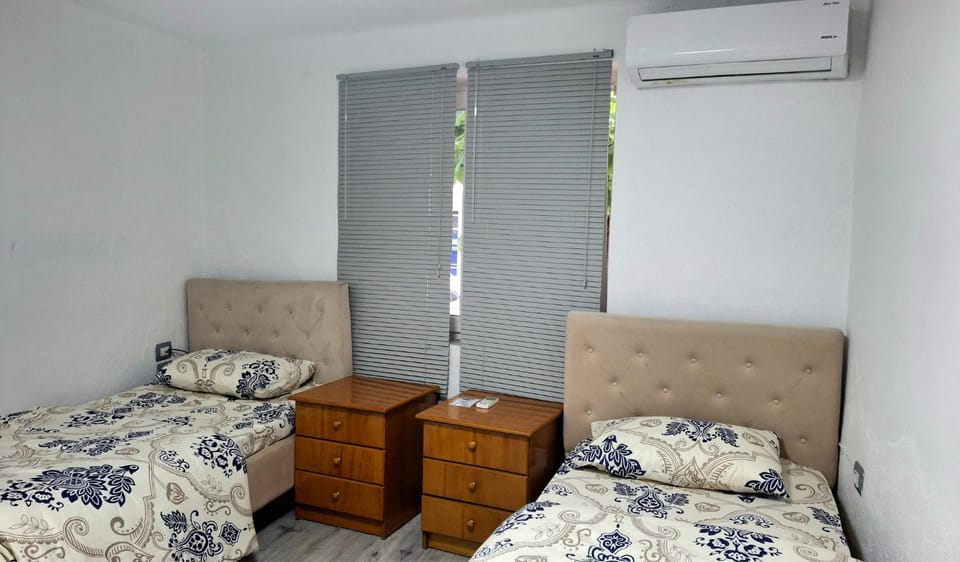 Bedroom, air conditioner