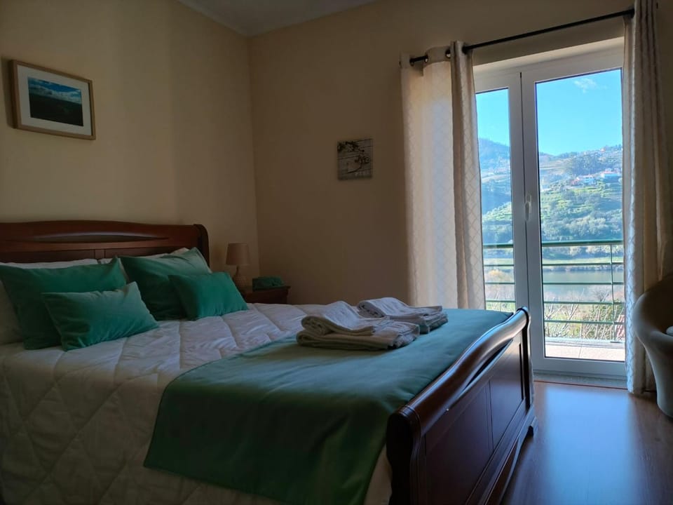 Bedroom, air conditioner