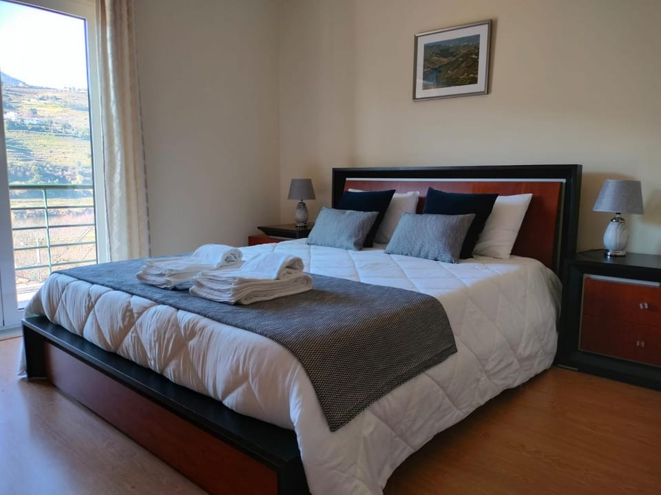 Bedroom, air conditioner