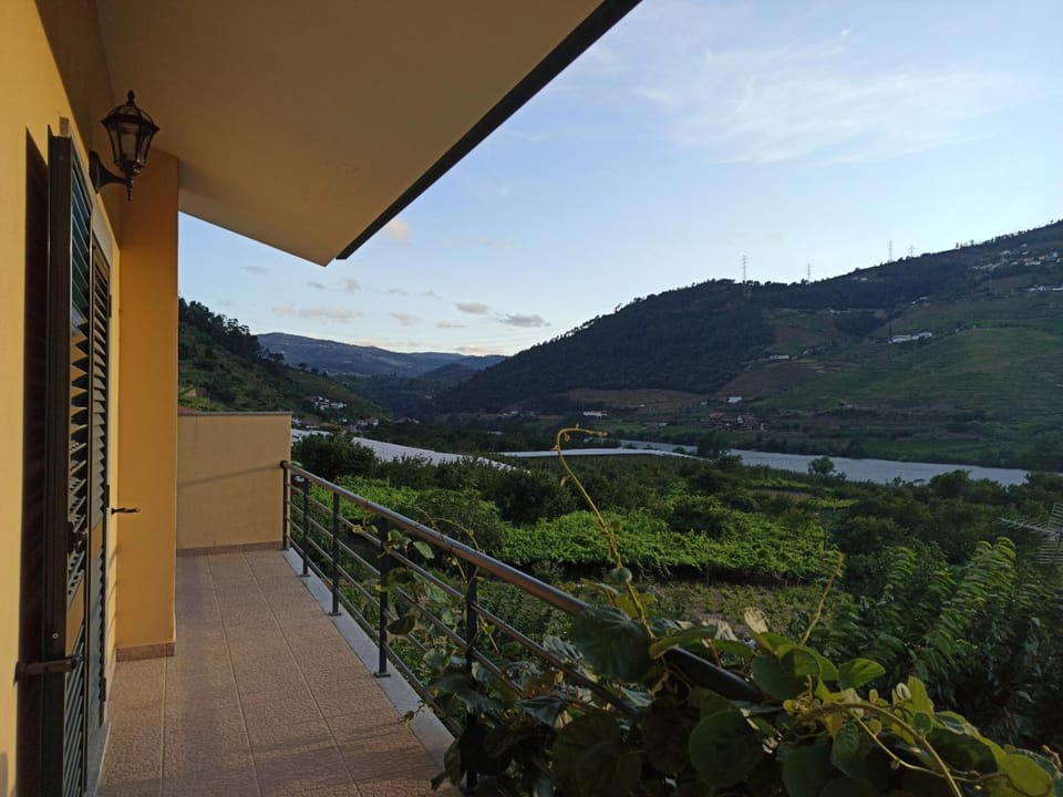 View (from property/room), Balcony/Terrace, Mountain view, River view