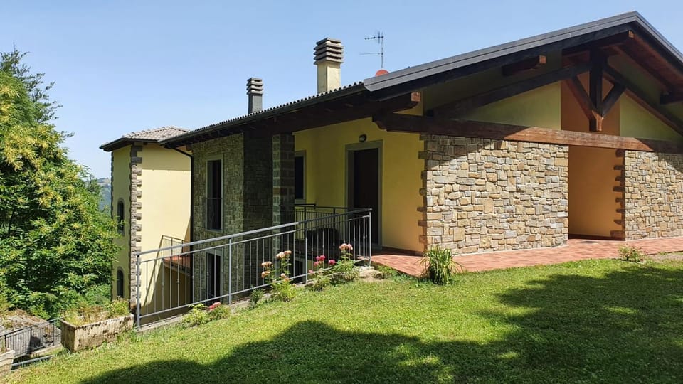Property building, Spring, Day, Garden, Garden view