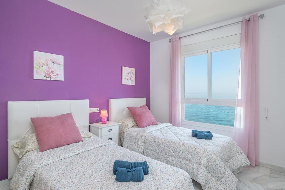 Photo of the whole room, Bedroom, Sea view