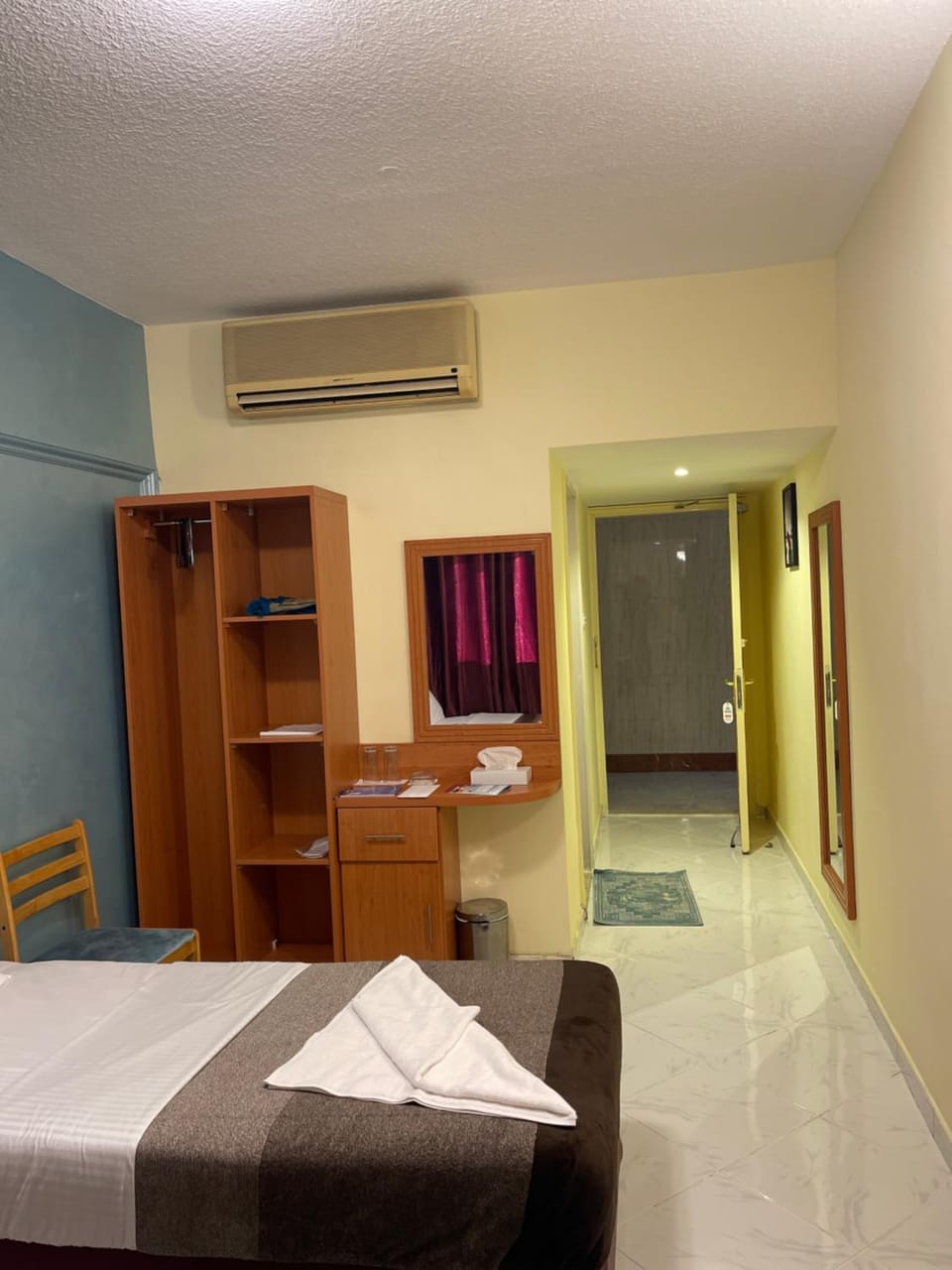 Bedroom, hair dresser, wardrobe