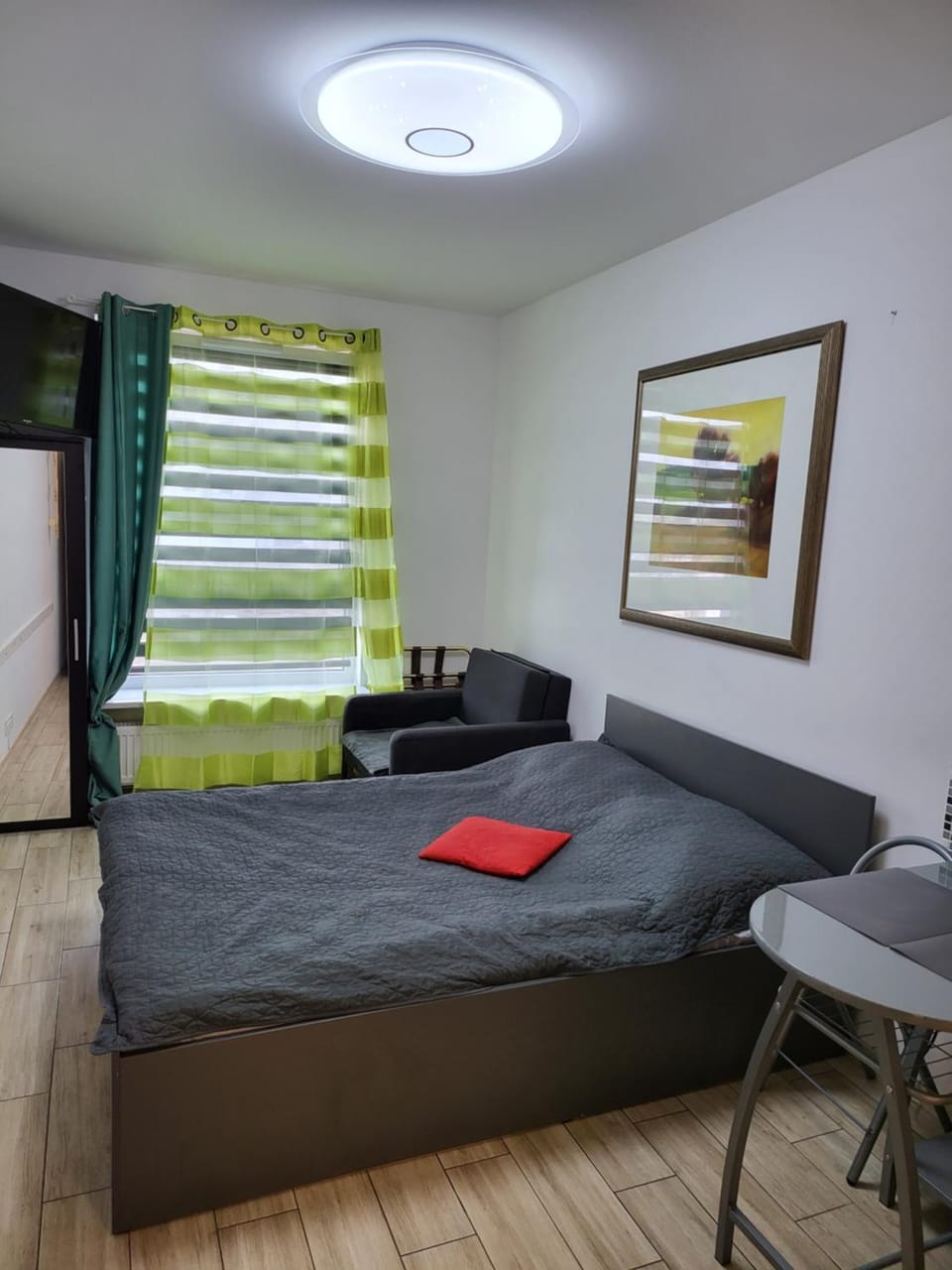 Photo of the whole room