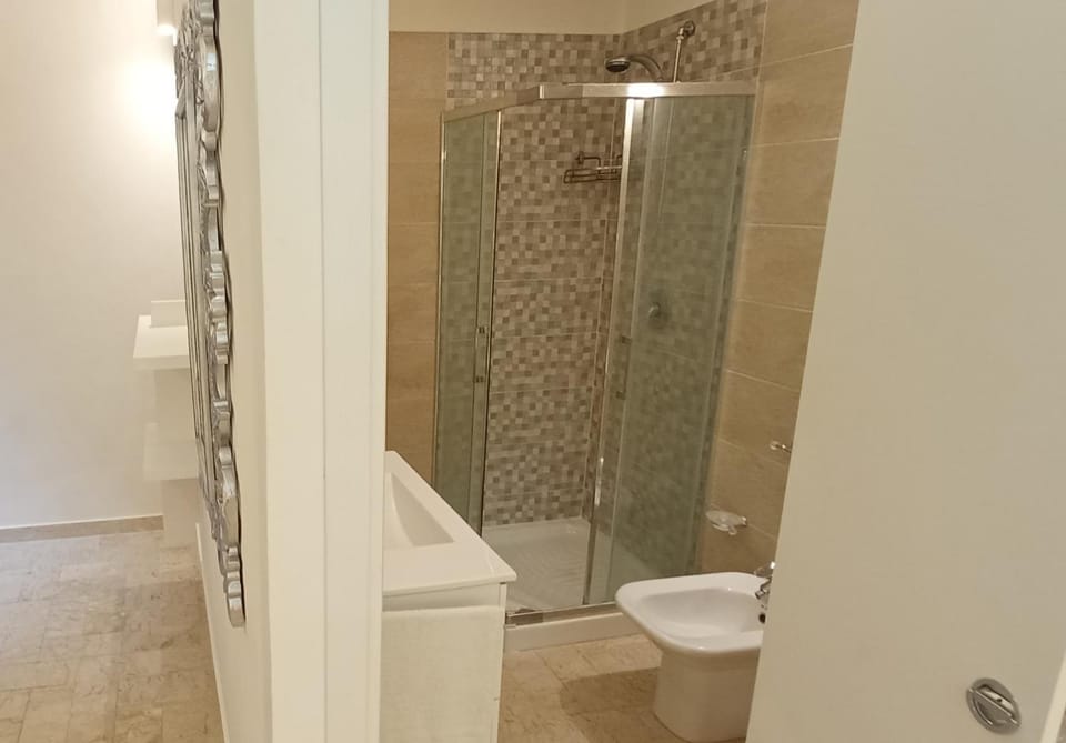 Shower, Facade/entrance, Bathroom
