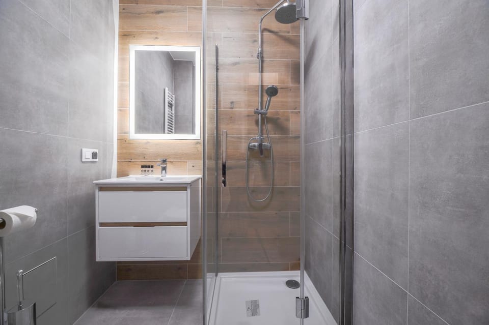 Shower, Bathroom