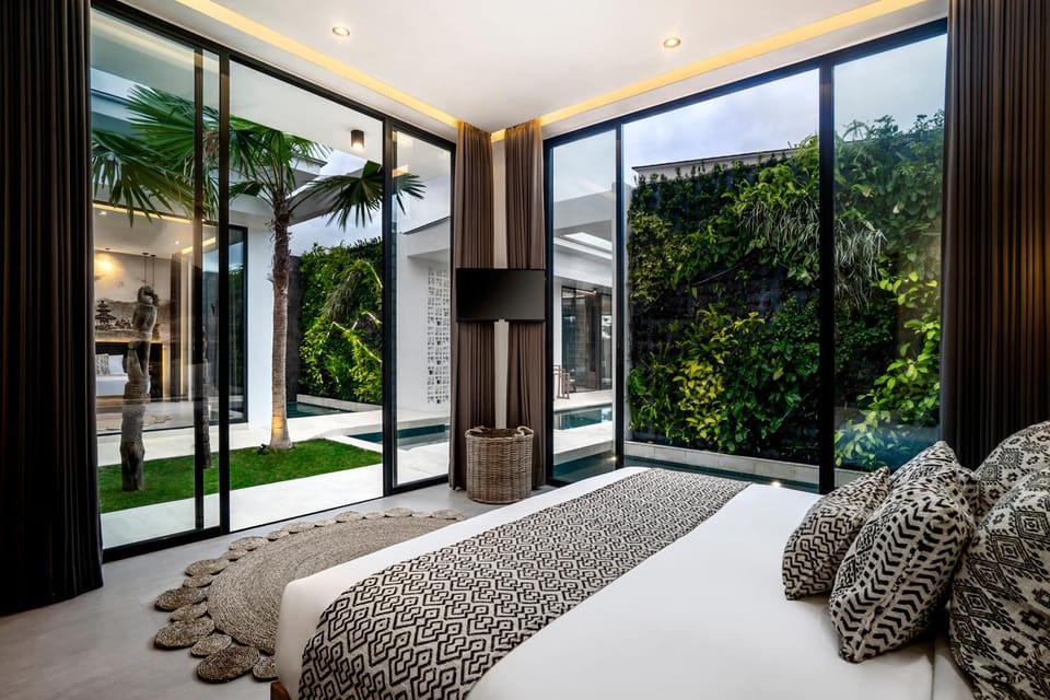 Bed, TV and multimedia, View (from property/room), Bedroom, air conditioner