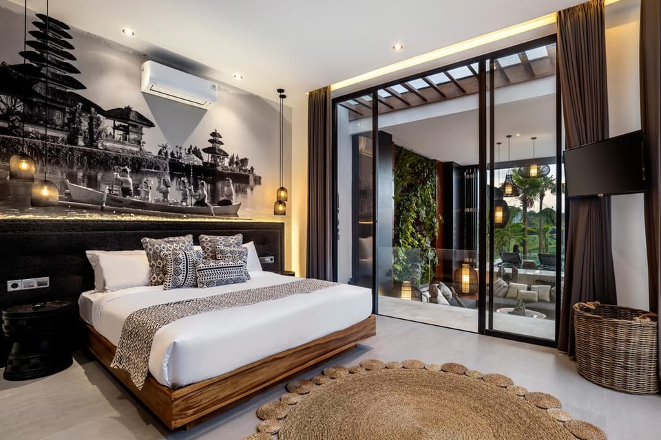 Bed, TV and multimedia, View (from property/room), Bedroom, air conditioner