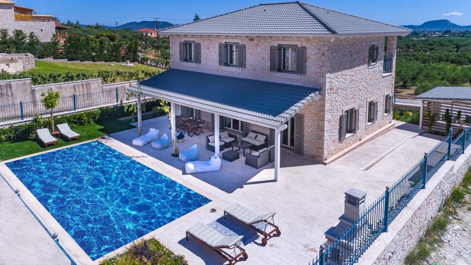 Bird's eye view, Pool view
