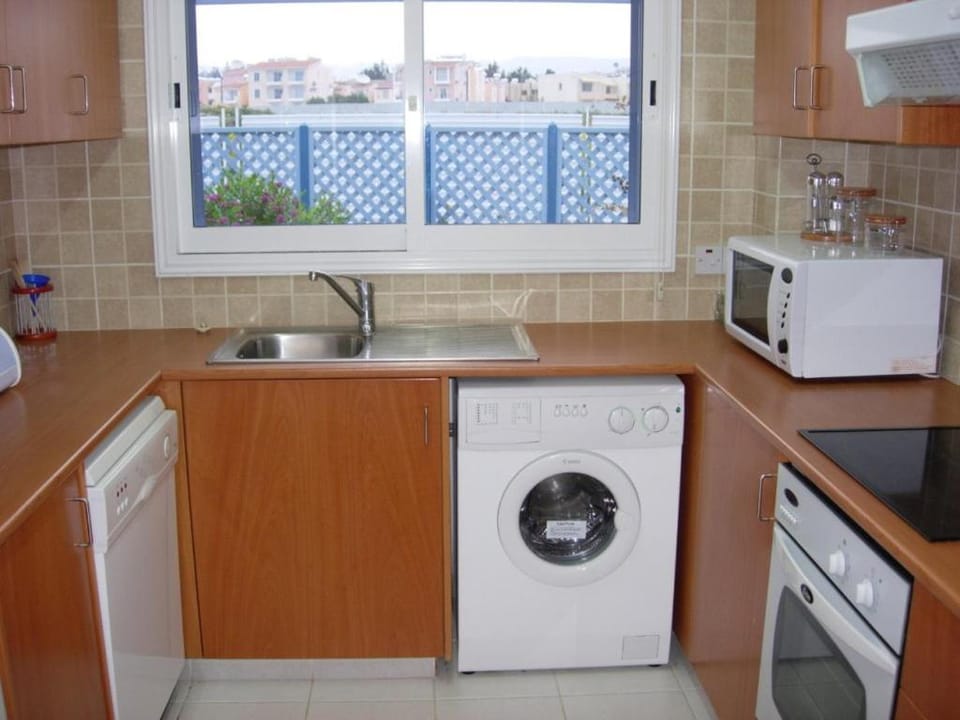 Iris Village Universal Apartment in Yeroskipou