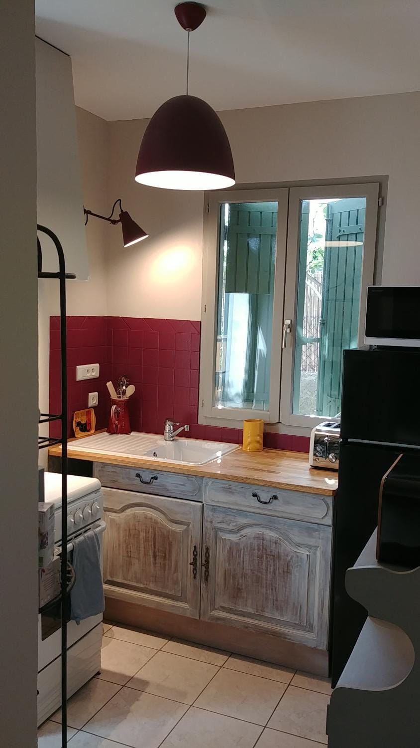 Kitchen or kitchenette