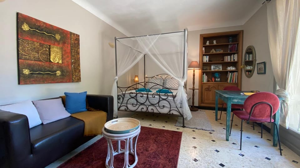 Bed, Library, Living room, Dining area