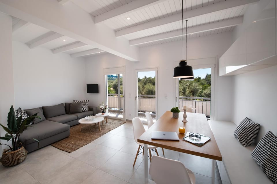 Living room, Seating area, Dining area, Mountain view