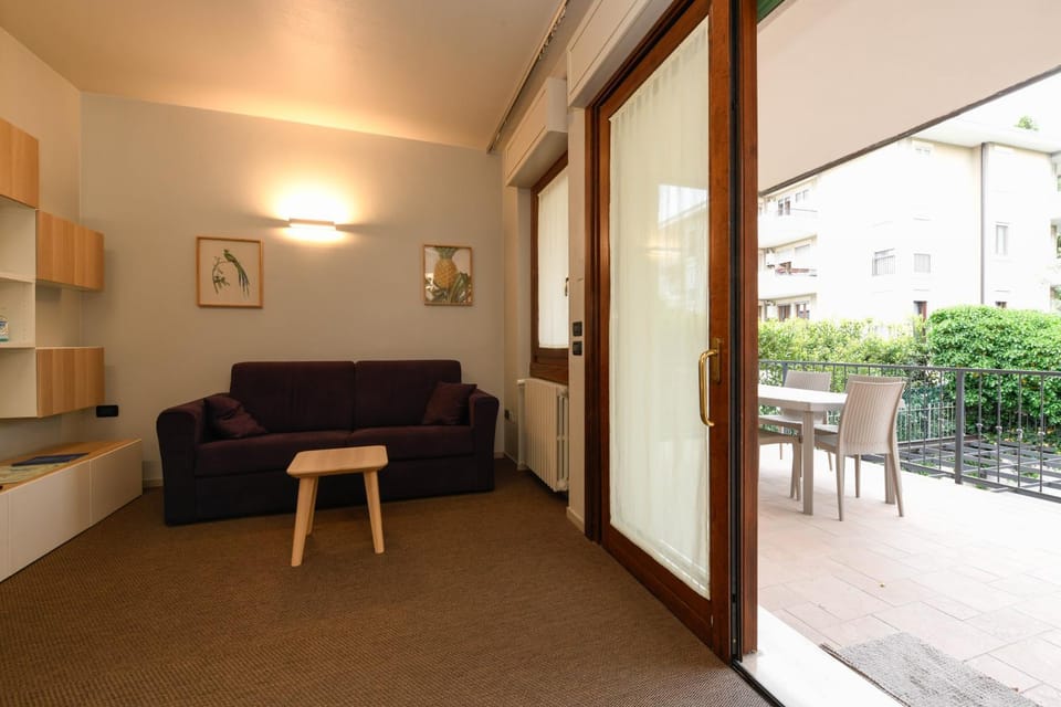 Property building, Balcony/Terrace, Living room
