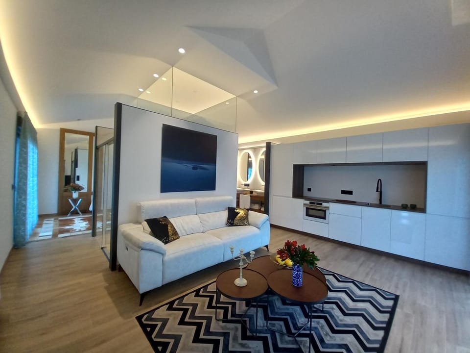Communal lounge/ TV room, kitchen