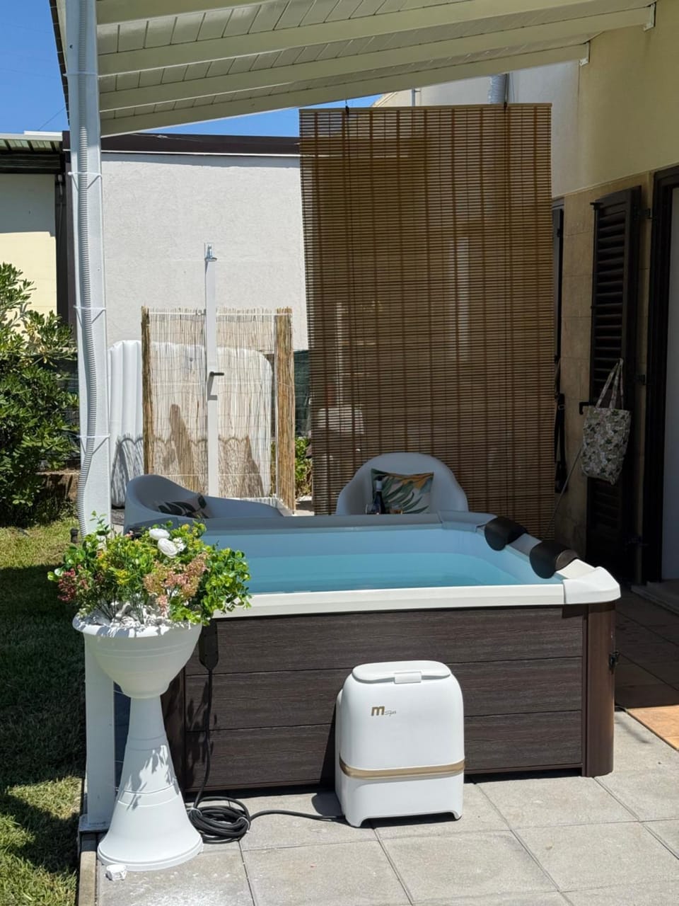 Hot Tub, Hot Tub