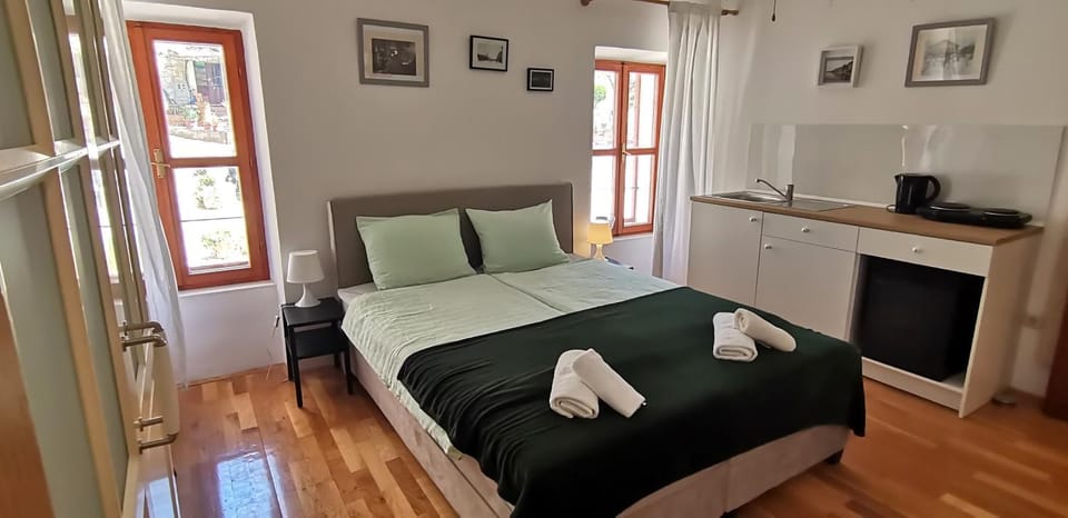 Bed, Kitchen or kitchenette, Photo of the whole room, Bedroom