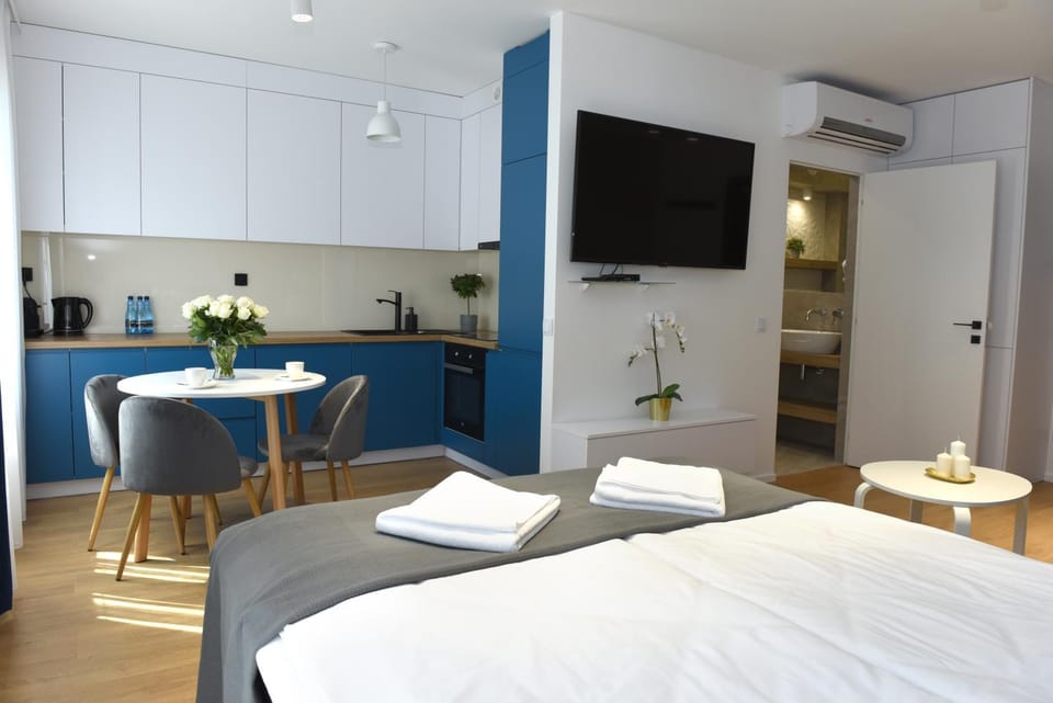 Communal lounge/ TV room, Kitchen or kitchenette, Living room, Seating area
