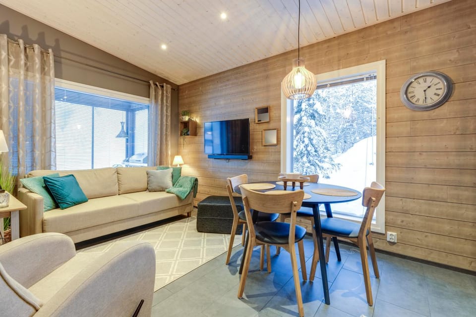 Natural landscape, TV and multimedia, Living room, Dining area