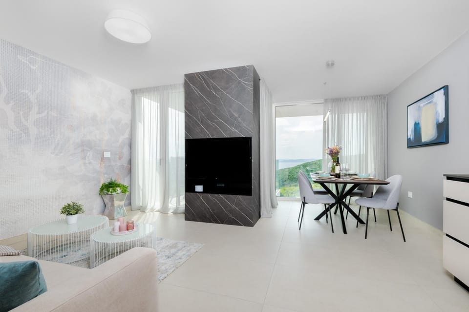 TV and multimedia, Living room, Seating area, Dining area