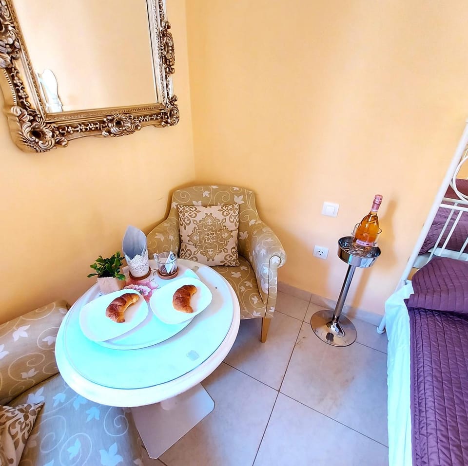 SMALL APARTMENT, Adeje House Wifi Free House in Adeje