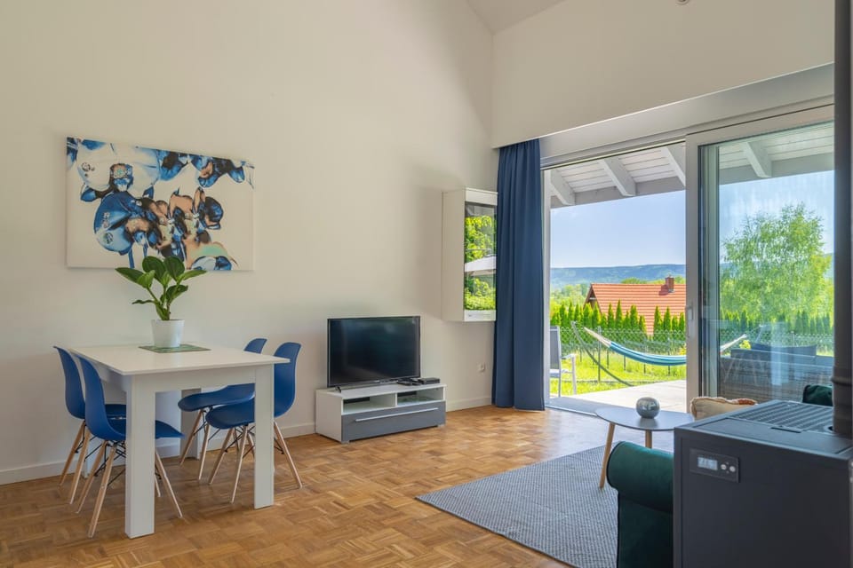 Domek Ale Fajnie - taras z widokiem na góry House in Lower Silesian Voivodeship