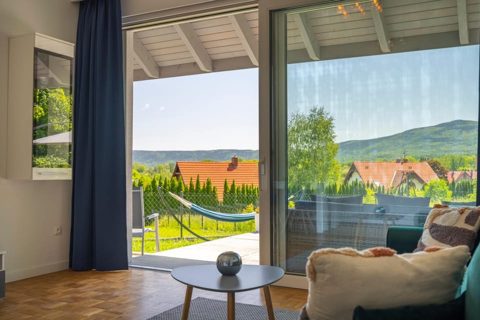 Domek Ale Fajnie - taras z widokiem na góry House in Lower Silesian Voivodeship