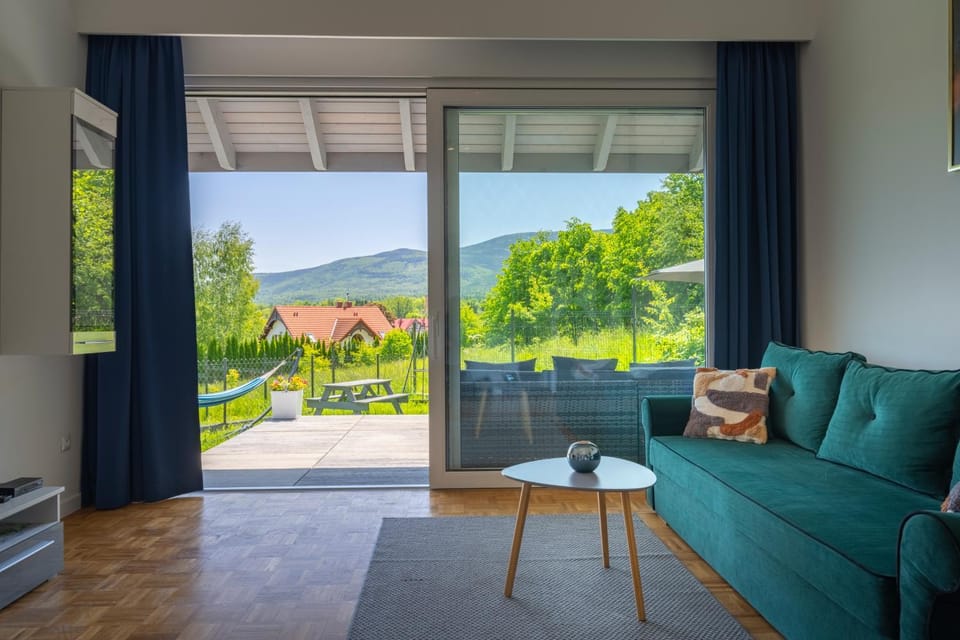 Domek Ale Fajnie - taras z widokiem na góry House in Lower Silesian Voivodeship