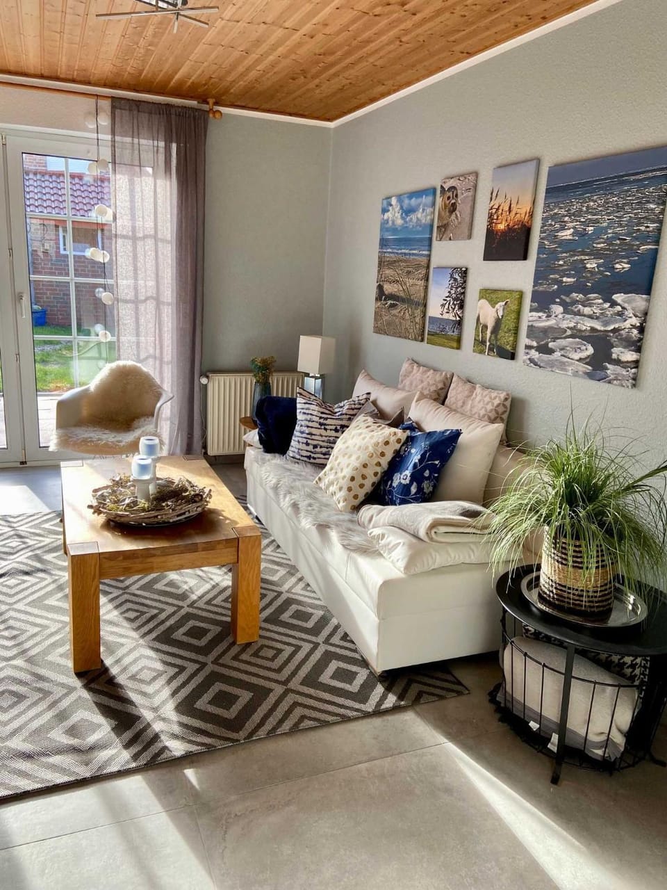 Decorative detail, Seating area