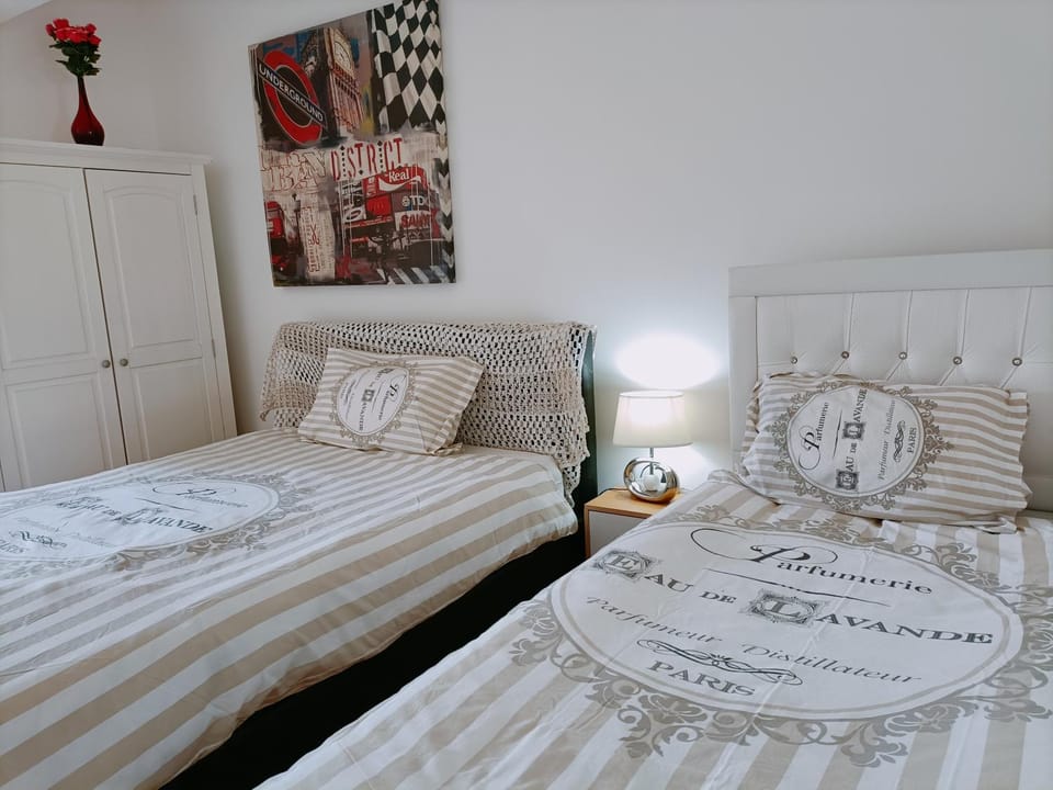 Charmant appartement indépendant, 5 mn de Rouen, avec terrasse Apartment in Normandy